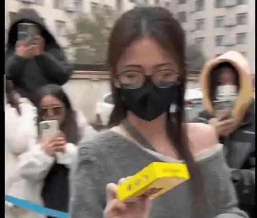 娱乐大爆料吃个瓜,明星背后的惊人真相，吃瓜群众必看！  第2张